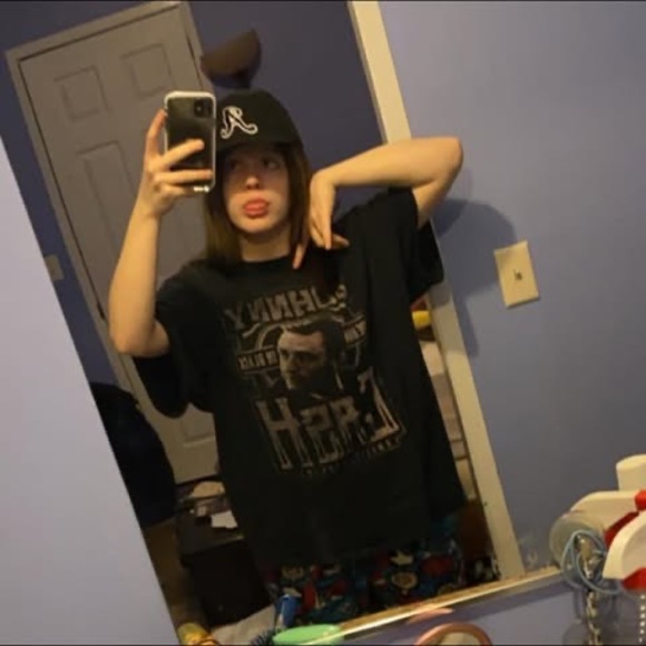 Lauren Oldner - Poshmark Profile Picture of Lauren Oldner (@laurenoldner) on Poshmark