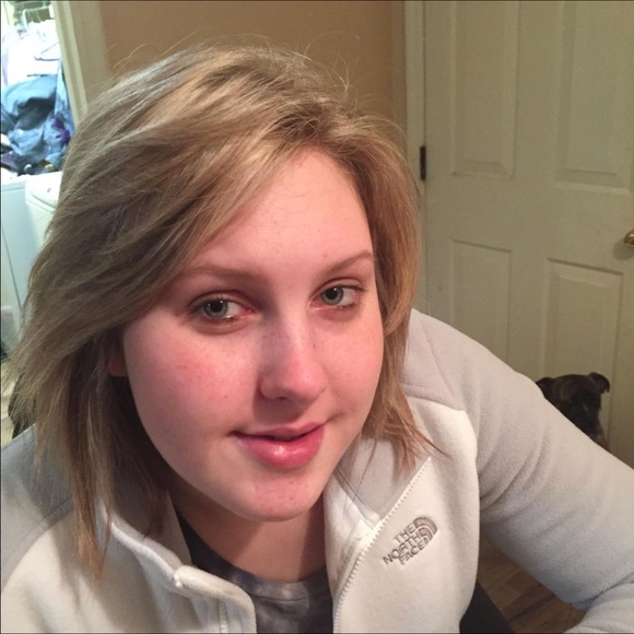 Profile Picture of Alison Discher (@alison2862) on Poshmark