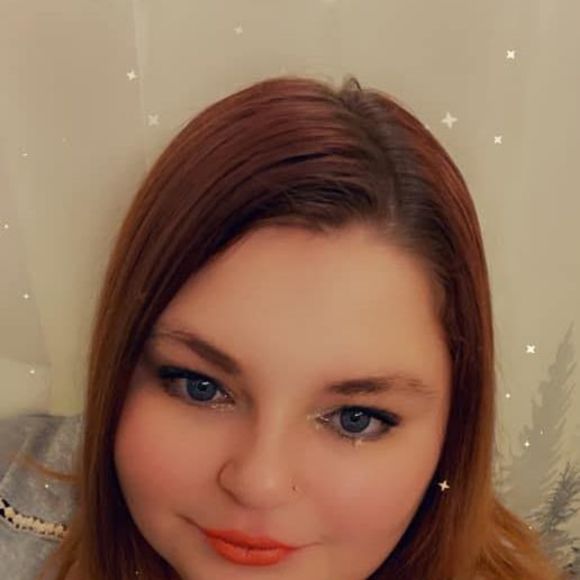 Profile Picture of Stephany Reader (@stephanyreader) on Poshmark