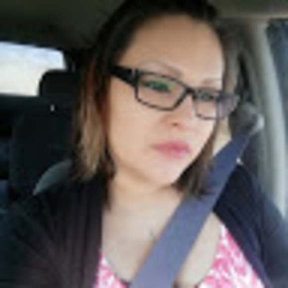 Profile Picture of April Ermine (@aprilermine) on Poshmark