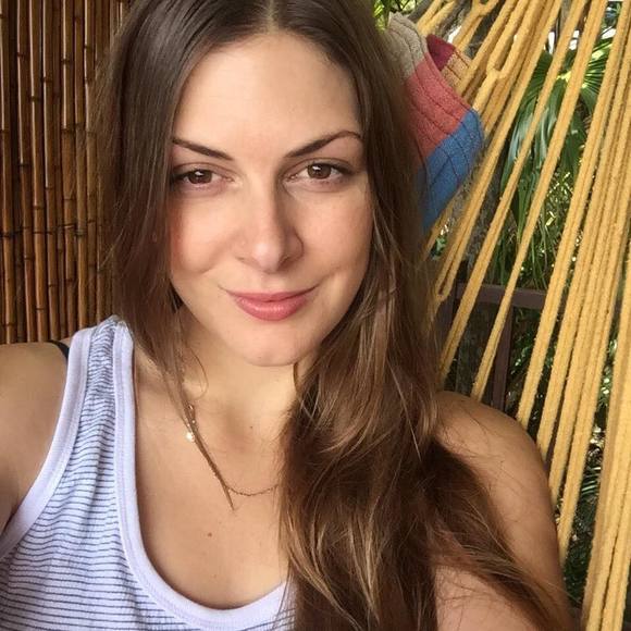 Profile Picture of Danielle Padfield (@d_padfield) on Poshmark