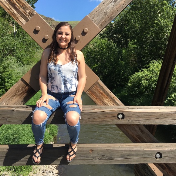 Profile Picture of Chantel Fisbeck (@chantelsierra) on Poshmark