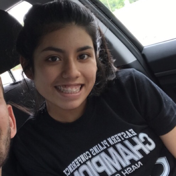 Profile Picture of Krystal Sanchez (@krystalsanchezz) on Poshmark