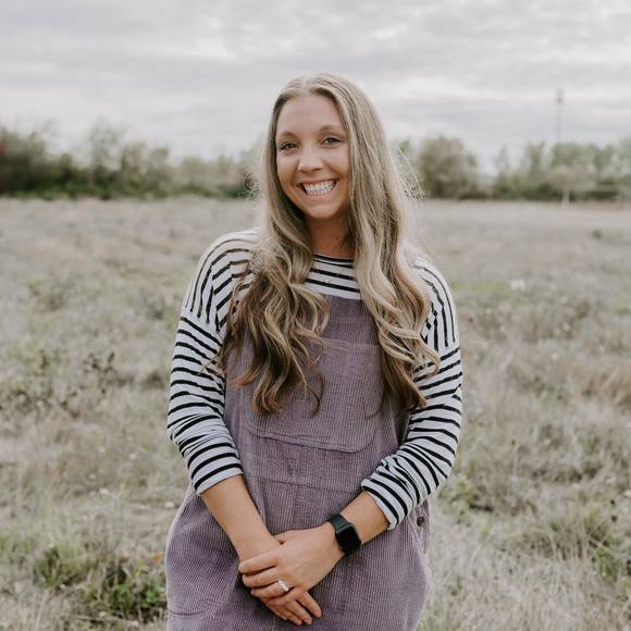 Profile Picture of Amber Downs (@downs15) on Poshmark