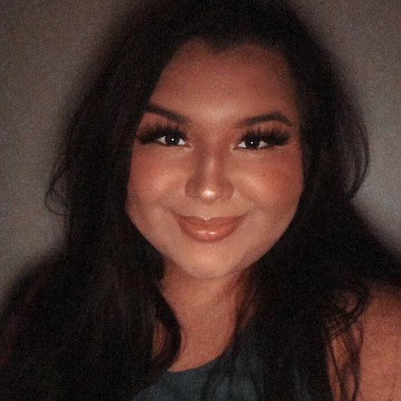 Profile Picture of Rachelle Echeverria (@rachellepalacio) on Poshmark