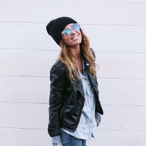 Profile Picture of Arianna Ryan (@ariannaryann) on Poshmark