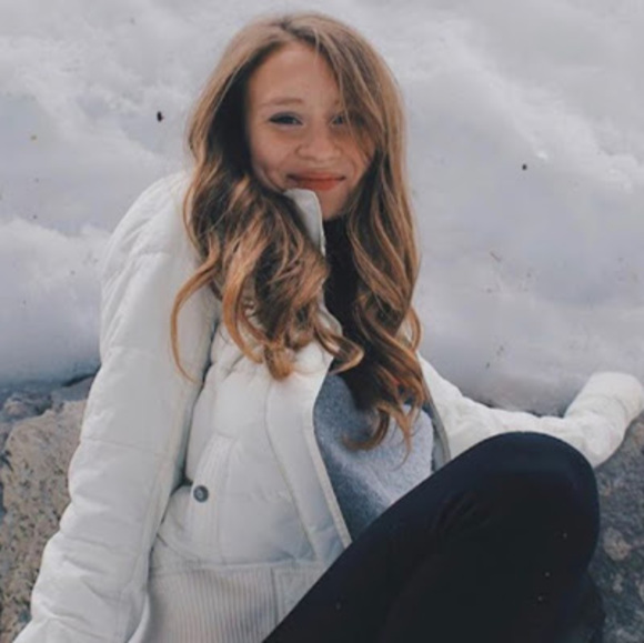 Profile Picture of Amelia Sherman (@ameliasherma294) on Poshmark