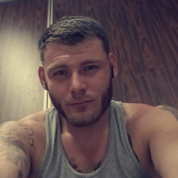 Profile Picture of Tyler Weaver (@wealiv40) on Poshmark