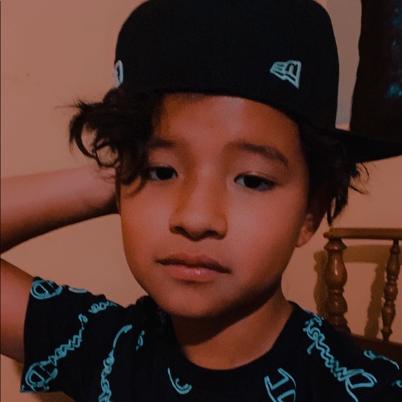 Profile Picture of Kienen Samarron (@kienen) on Poshmark