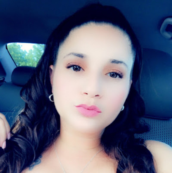 Profile Picture of Vivian Acosta (@vjg0620) on Poshmark