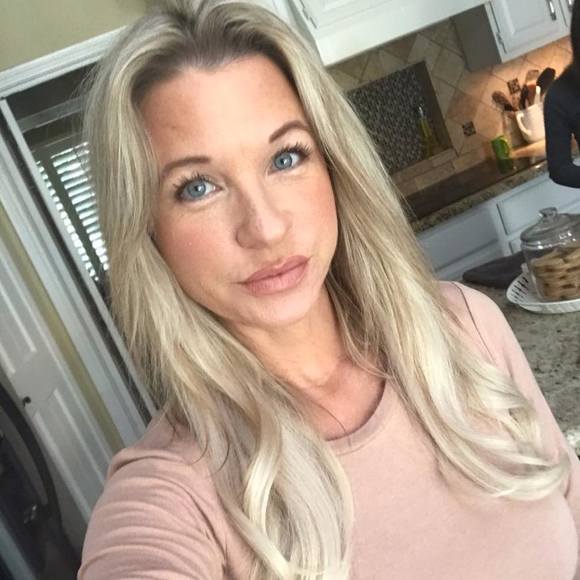 Profile Picture of Stacey Frescura (@stacey2277) on Poshmark