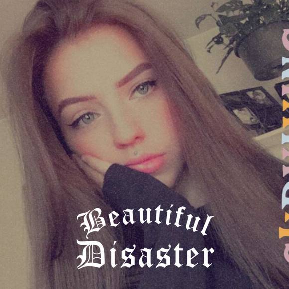 Profile Picture of Aiyana Leech (@aiyanalch) on Poshmark