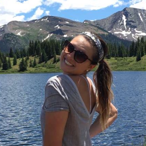 Profile Picture of Anne Mummery (@annemummery) on Poshmark