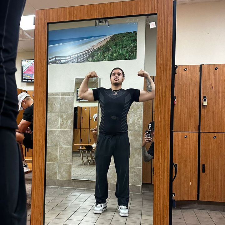 Profile Picture of _Jonhanser_ (@_jonhanser) on Tiktok