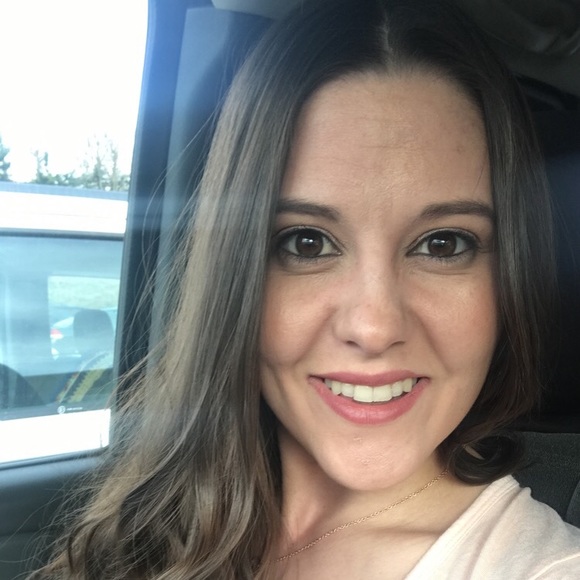 Profile Picture of Dalainey Meals (@dmeals93) on Poshmark