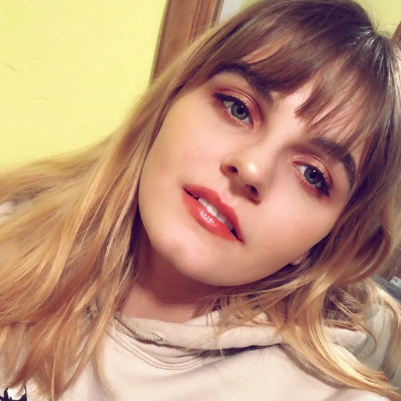 Profile Picture of Kat Coraggio (@katcoraggio) on Poshmark