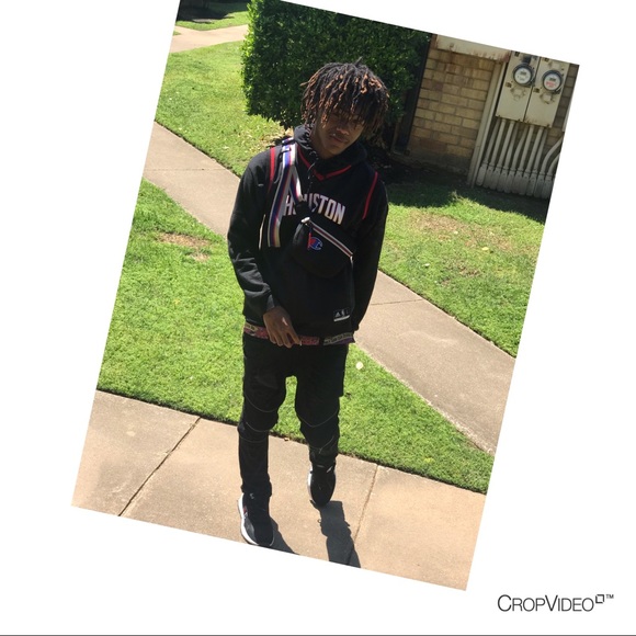 Profile Picture of Loyel Brown (@loyel2xx) on Poshmark