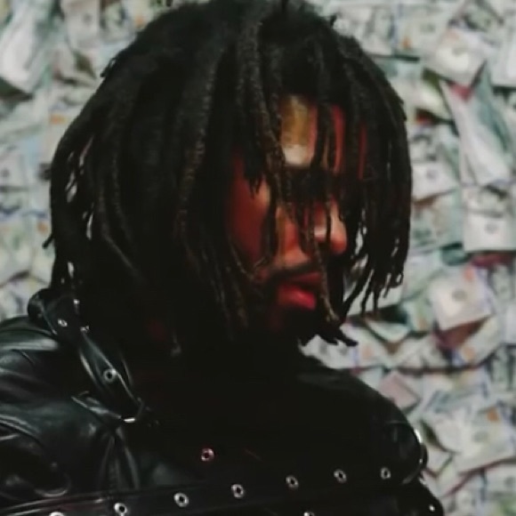 Profile Picture of Jeremiah Robertson (@syxoh3) on Poshmark