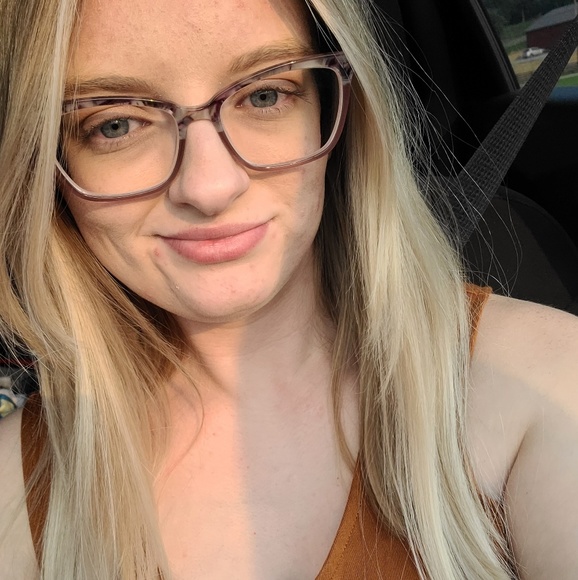 Profile Picture of Hayley Tinker (@hayleyt012345) on Poshmark