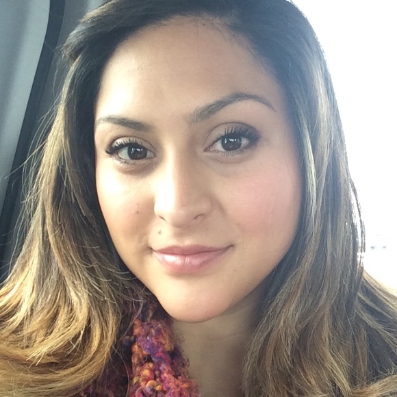 Profile Picture of Julia Petersen (@juliapetersen) on Poshmark