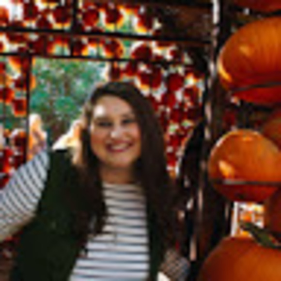 Profile Picture of Alexis Pruitt (@anpruitt15) on Poshmark