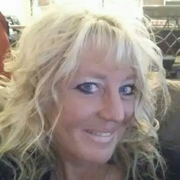 Profile Picture of Denise Rubner (@deniser24) on Poshmark