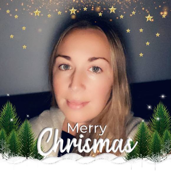 Profile Picture of Laura Voller (@ldizzo819) on Poshmark