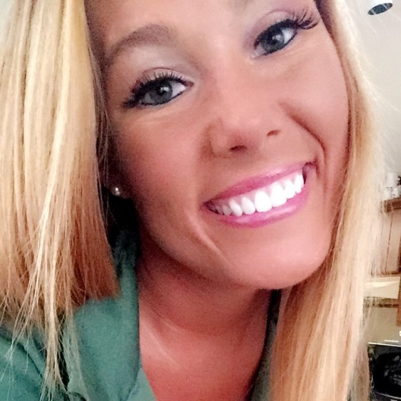 Profile Picture of Alex Droese (@droesea) on Poshmark