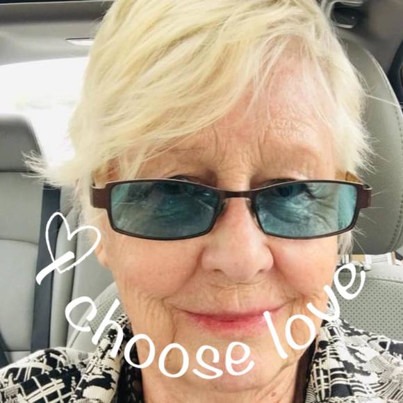 Profile Picture of Beverly Berrish (@beverlyberrish) on Poshmark