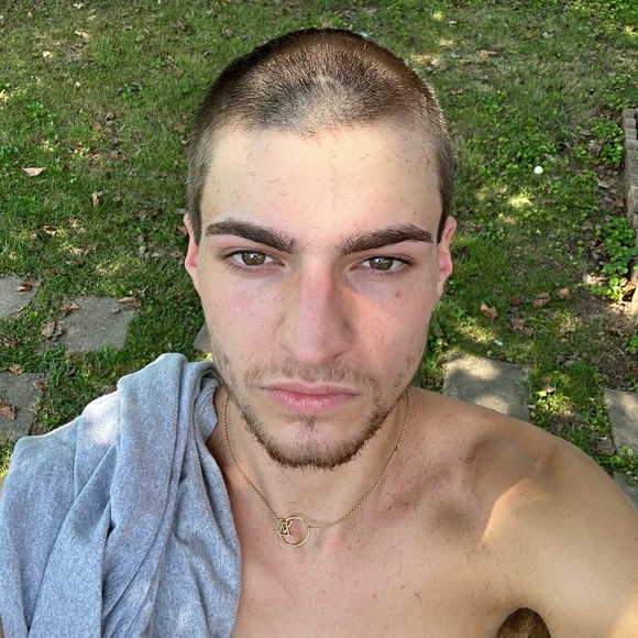 Profile Picture of Andrew Dale (@andrewdale175) on Poshmark