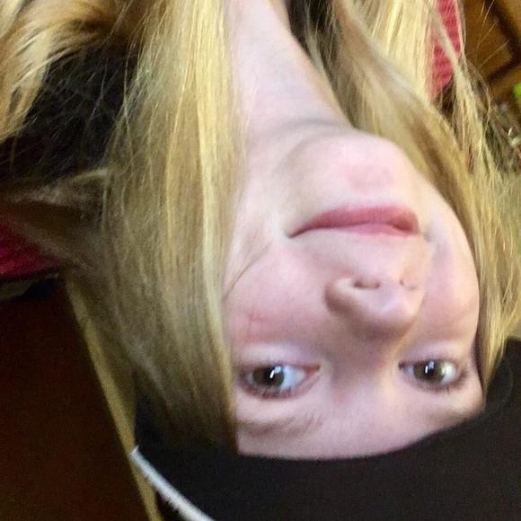 Profile Picture of Lauren Crawford (@void420) on Poshmark
