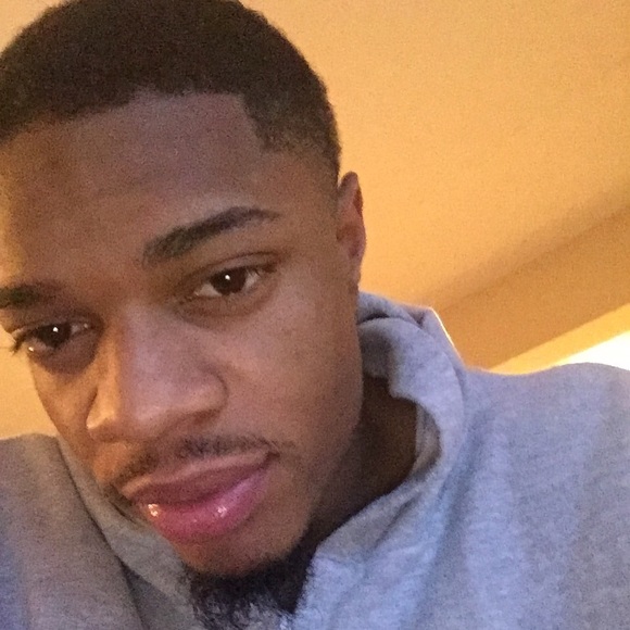 Profile Picture of Jordan Moore (@cliffhanger00) on Poshmark