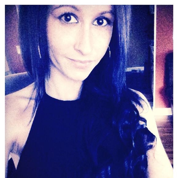 Profile Picture of Annemarie Josephson (@ajosephson) on Poshmark