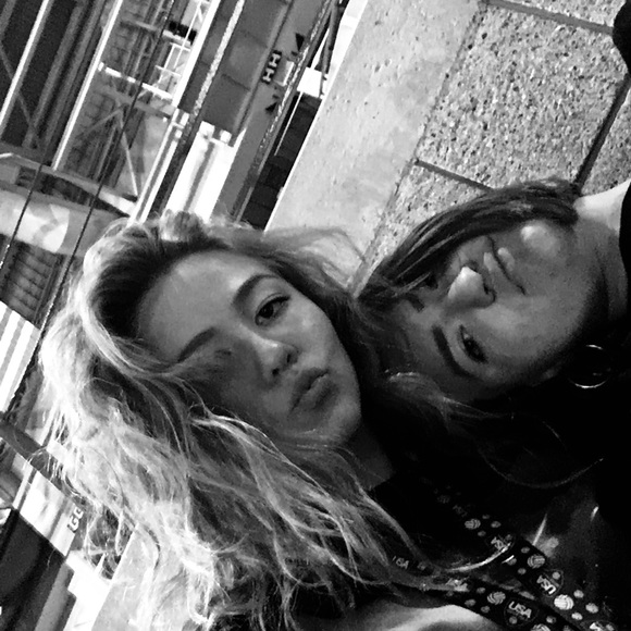 Profile Picture of Isabelle Wright (@izxy787) on Poshmark