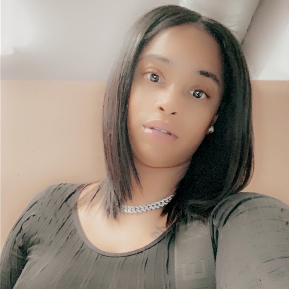 Profile Picture of Tikia Smith (@tikiasmith) on Poshmark