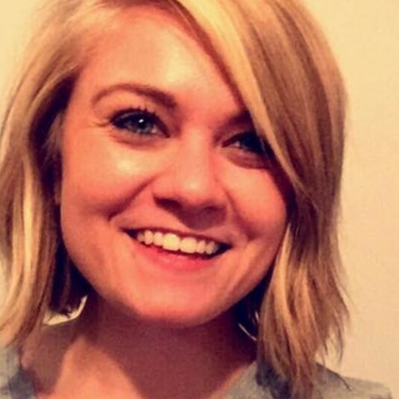 Profile Picture of Alyssa Cuffman (@alyssacuffman) on Poshmark