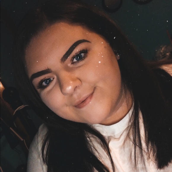 Profile Picture of Lauren Sivak (@lauren_sivak) on Poshmark