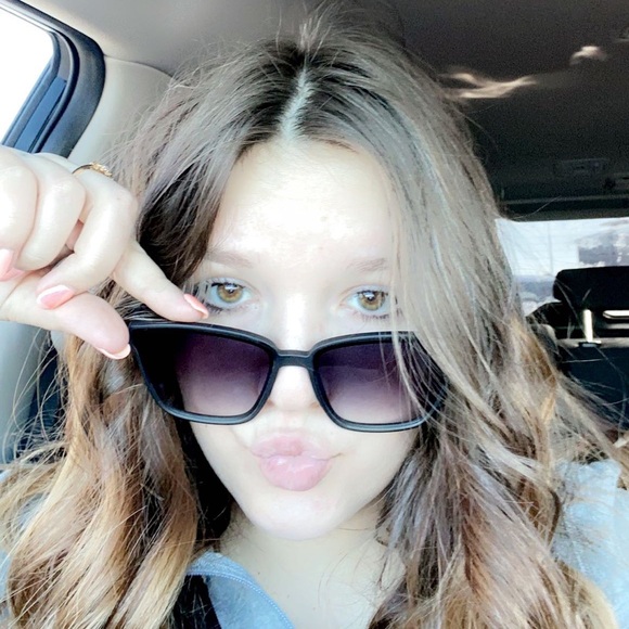 Profile Picture of Cassie Walker (@cassiewalker411) on Poshmark