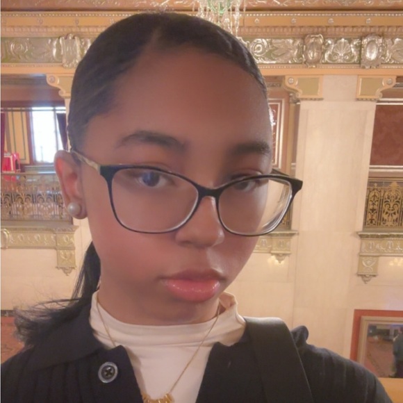 Profile Picture of Tommi Royster (@tommiroyster) on Poshmark