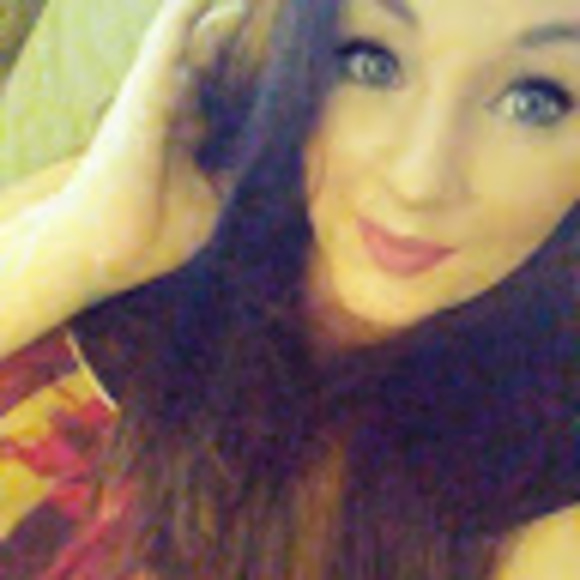 Profile Picture of Arielle Ramsey (@aramsey12290) on Poshmark