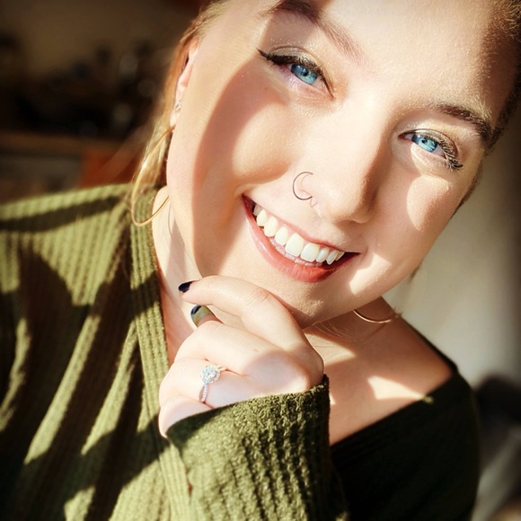 Profile Picture of Cait Lindhurst (@crldance97) on Poshmark