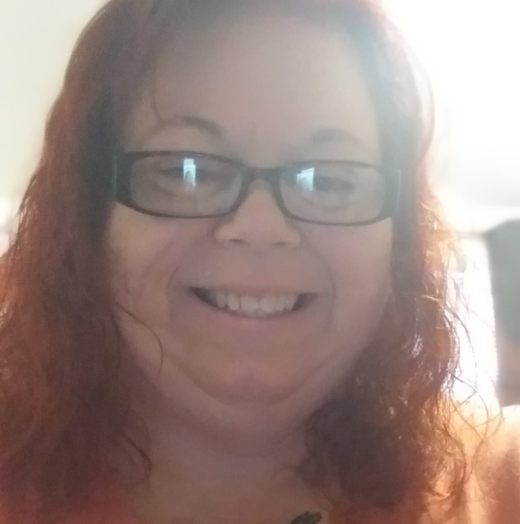 Profile Picture of Karrie Baker instenes (@kinstenes) on Poshmark