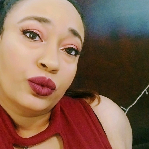 Profile Picture of Andrea Hubbard (@andreah79) on Poshmark