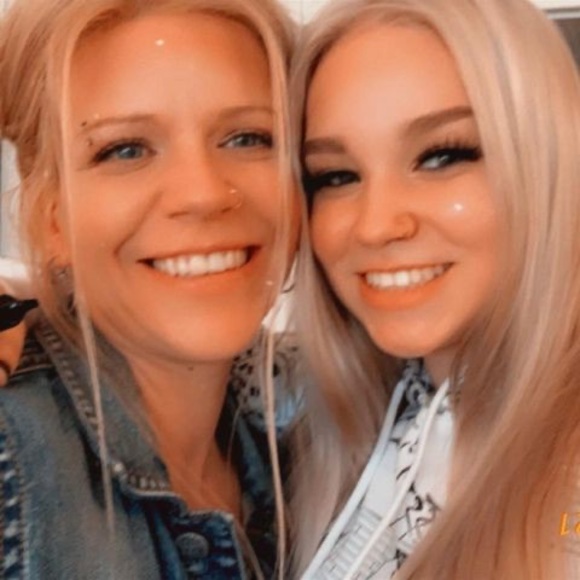 Profile Picture of Crystal Rowe (@bratty_bubbles) on Poshmark