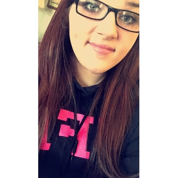 Profile Picture of Alexus Bell (@alexusdawnbell) on Poshmark