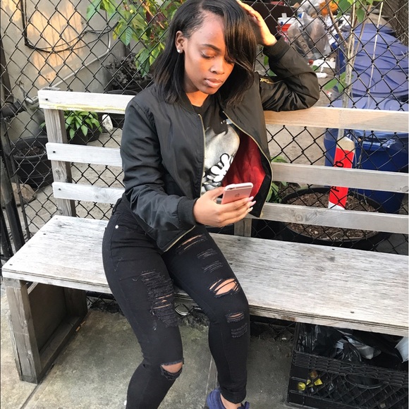 Profile Picture of Jacqueline Harrison (@jacksss_) on Poshmark