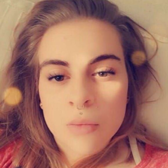 Profile Picture of Miranda Schalk (@rose221999) on Poshmark