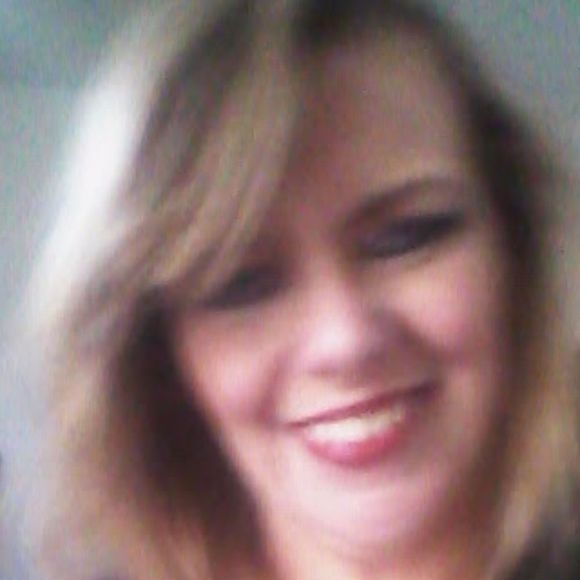 Profile Picture of Vickie Apted (@vsvickie) on Poshmark