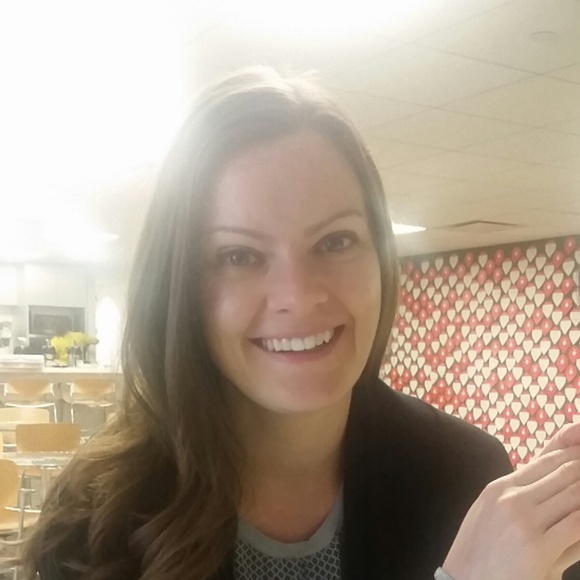 Elizabeth Avanzato - Poshmark Profile Picture of Elizabeth Avanzato (@eavanzato) on Poshmark