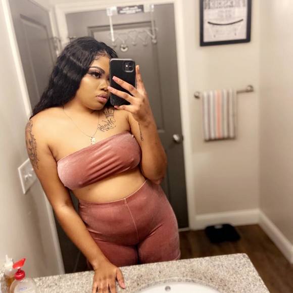 Profile Picture of Shantel Reid (@shantelreid) on Poshmark